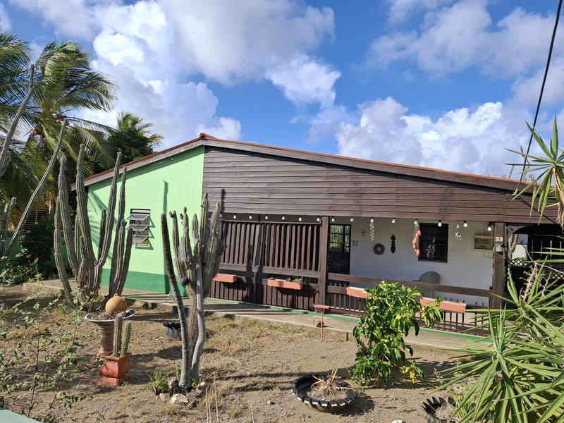 Kaya Hulanda 32, Freestanding house in Centre of Kralendijk. A Rough diamond for polishing – House in Kralendijk