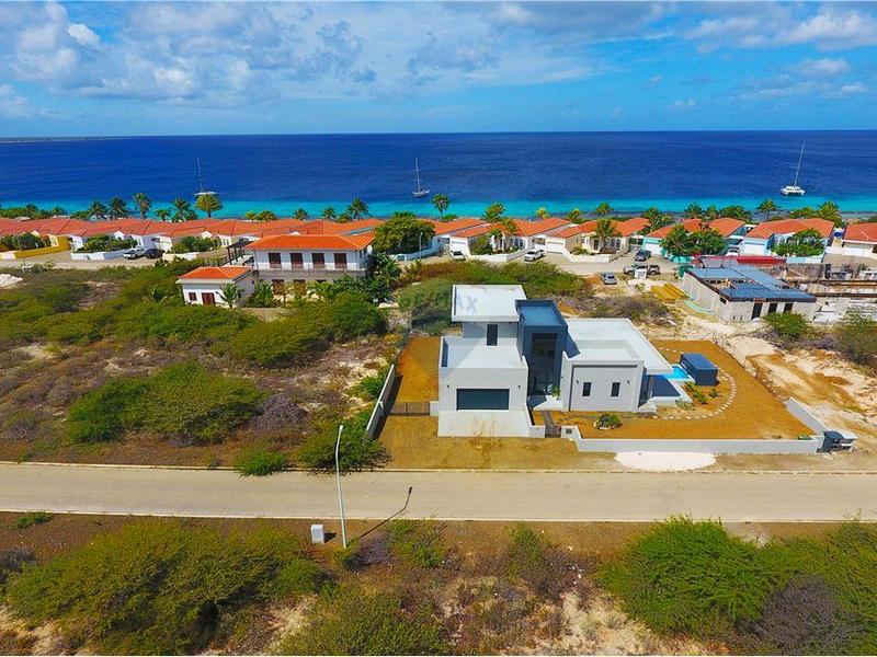 Modern Villa close to the Ocean