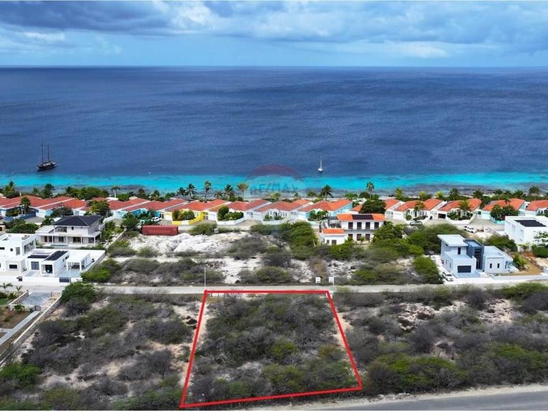 Building Lot Within Walking Distance To The Ocean – Lot in Sabadeco Crowns