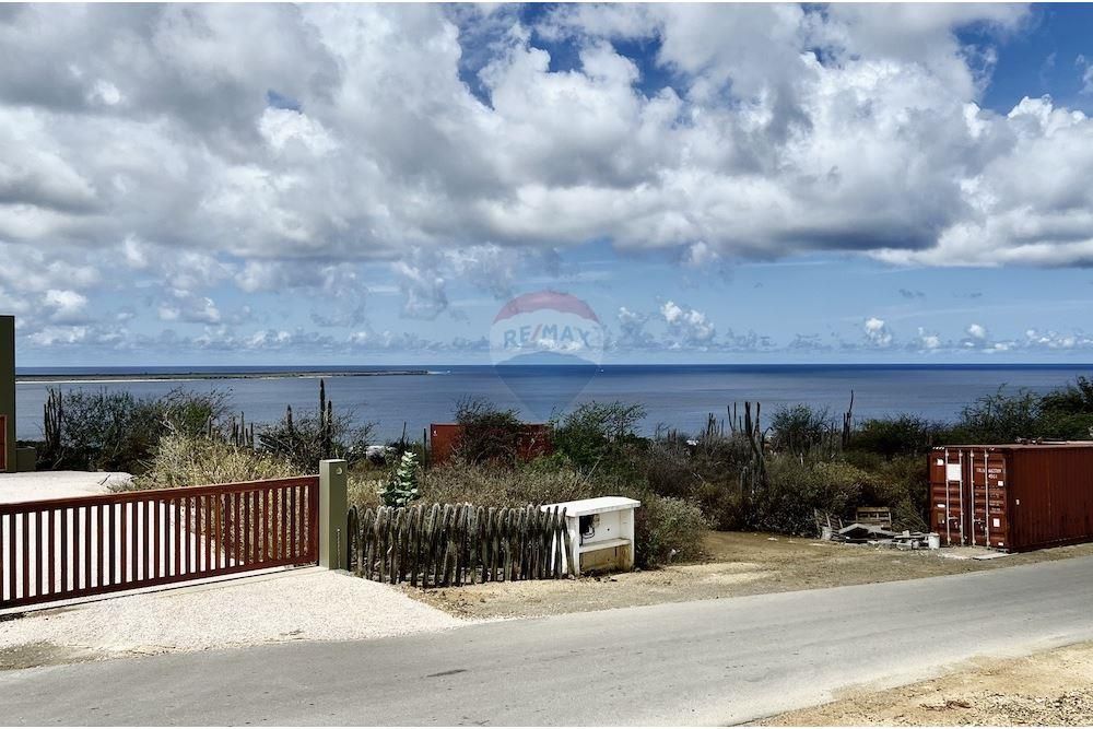 Lot in Sabadeco Crowns — photo 2
