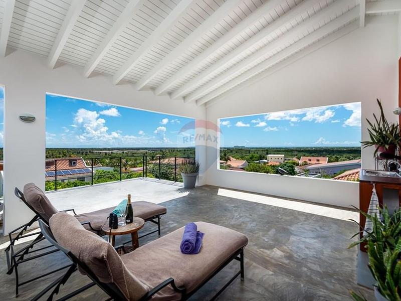 Spacious Villa with Apartment and Ocean Views – Villa in Lagoen